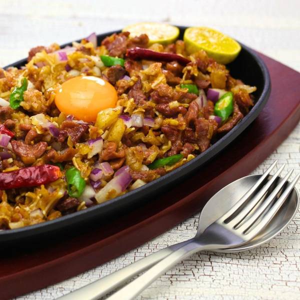 Một đĩa sisig cá sấu cho trải nghiệm ẩm thực khó quên. 