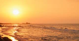 Daftar Pantai di Pekalongan yang Wajib Dikunjungi, Mas Bellboy