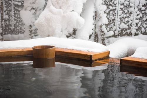 แช่ออนเซ็นกลางหุบเขา