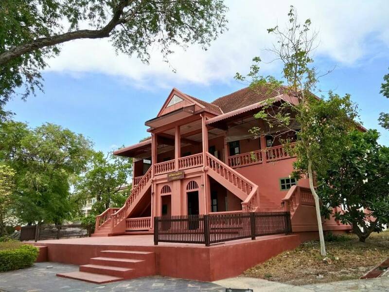 ตึกแดง อ่างศิลา
