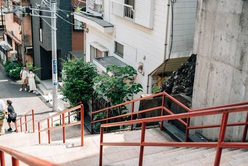 บันไดศาลเจ้าสุกะ (Suga Shrine Staircase)