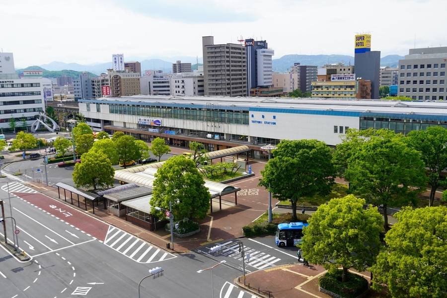 Ga Tottori là điểm nối giao thông đến Tottori. 
