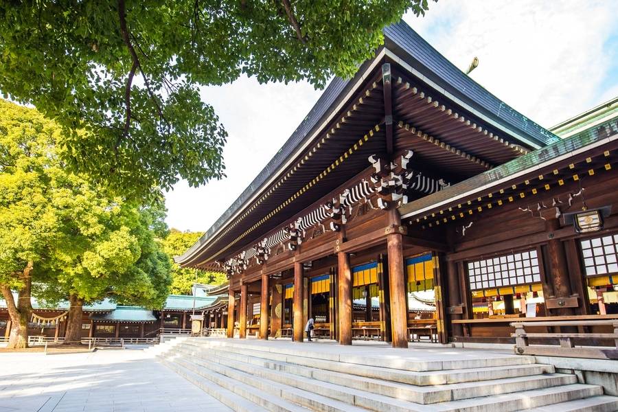 Đền Meiji Jingu gây ấn tượng với du khách nhờ kiến trúc độc đáo. 