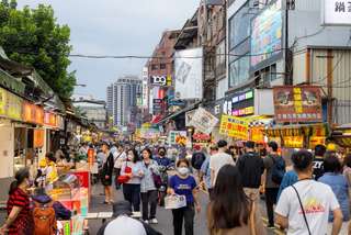 Panduan Etiket Perjalanan & Hal Tabu di Vietnam: Tips Lengkap untuk Turis, Mas Bellboy