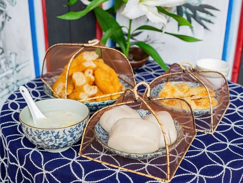 Cháo Quảng Đông là món ăn đáng trải nghiệm khi đi du lịch Kim Môn. 
