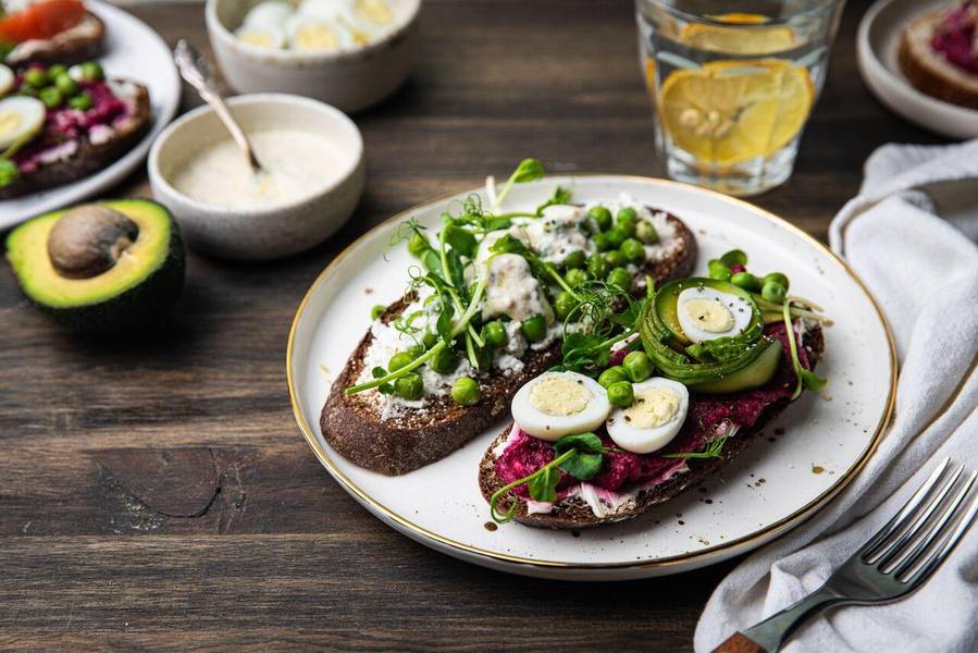 Smørrebrød là món bánh mì kẹp nổi tiếng nhất của ẩm thực Đan Mạch
