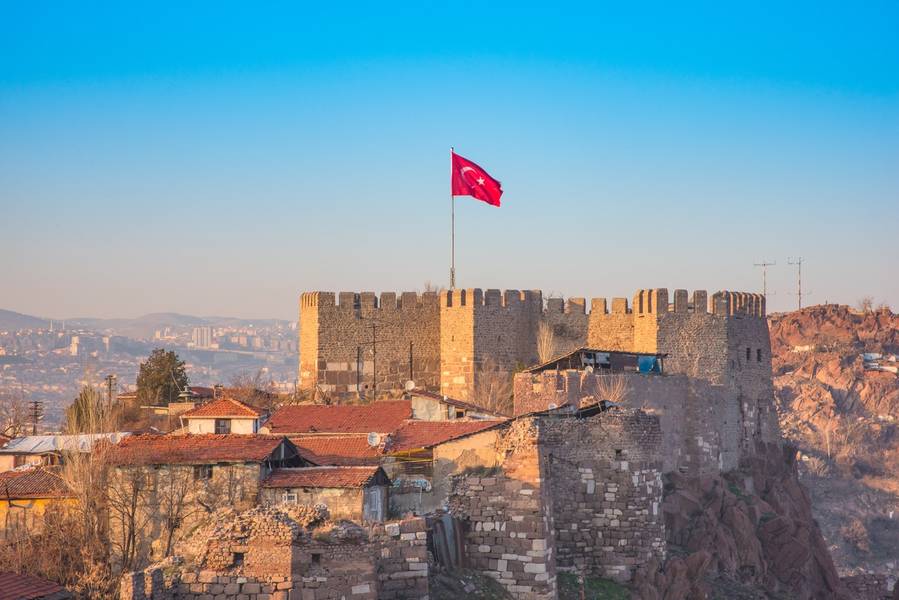 Lâu đài Ankara nằm trên ngọn đồi cao nhất thành phố. 