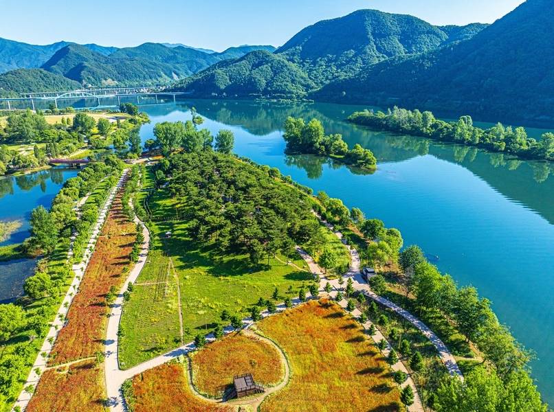 Gapyeong là một thành phố yên bình bên dòng sông Bukhan xanh mát. 