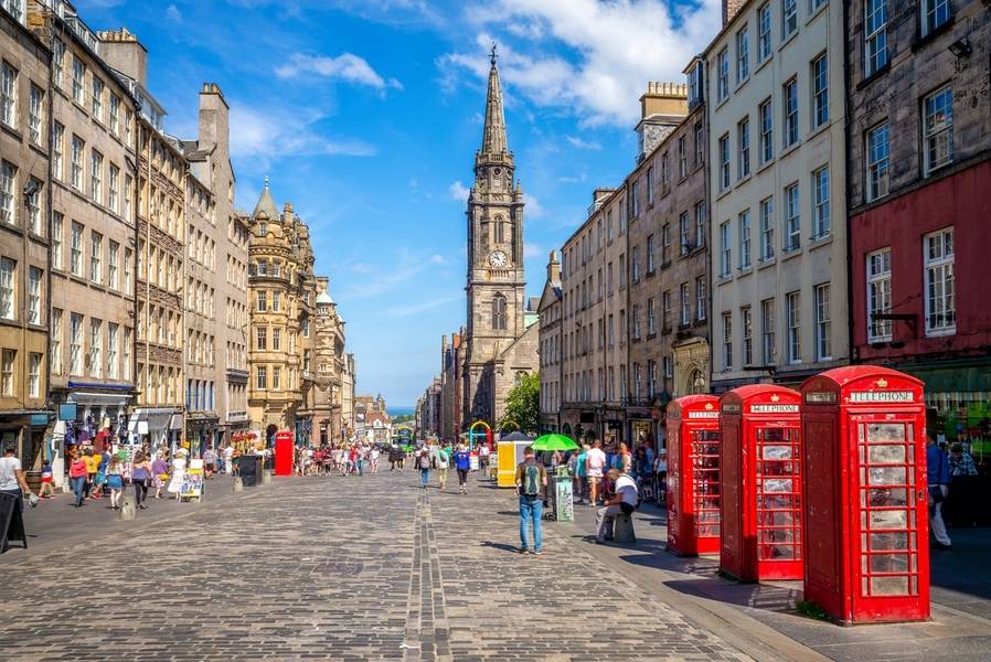 Royal Mile mang đậm dấu ấn thời gian giữa lòng Phố Cổ Edinburgh. 
