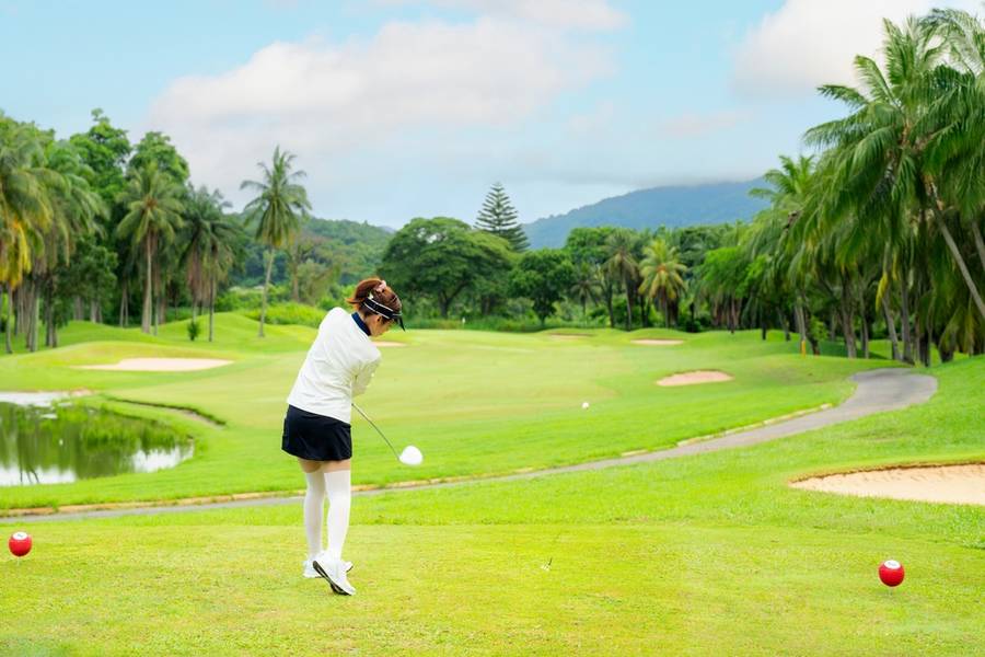 Asian professional golfer play