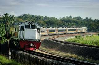 Tips Ampuh "War" Tiket Kereta Lebaran 2026: Siap-siap Amankan Kursi Mudikmu!, Travel Bestie