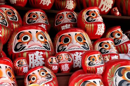 ตุ๊กตาดารุมะ (Daruma Doll)