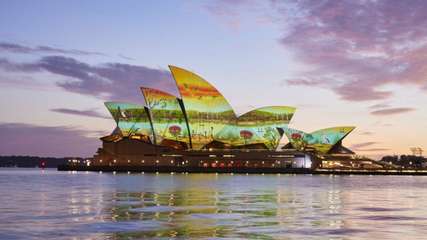 Panduan Utama Etiket & Hal Tabu di Australia, Mas Bellboy