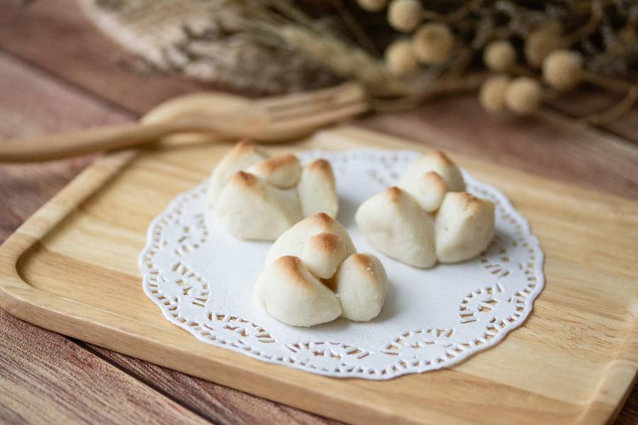 ขนมกลีบลำดวน