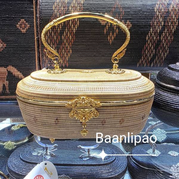 กระเป๋าจักสานย่านลิเภา