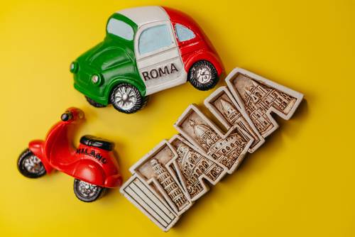 แม่เหล็กและโปสต์การ์ดอิตาลี (Italian Magnets & Postcards)