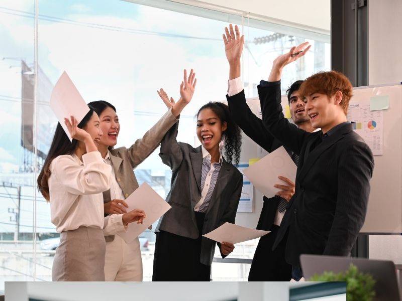 Năm Bính Ngọ 2026 đã đến, đừng quên gửi tặng lời chúc Tết đến đồng nghiệp gắn bó với mình nhân dịp đầu năm bạn yêu nhé!