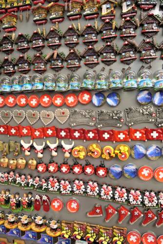 โปสต์การ์ดและแม่เหล็ก (Swiss Postcards & Magnets)