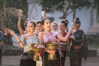 Mengenal Pakaian Adat Laos: Filosofi, Detail Material, dan Panduan Wisata Budaya Lengkap, Mas Bellboy