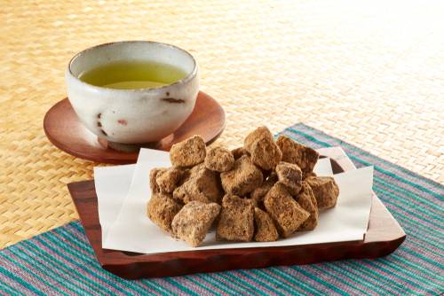 น้ำตาลดำโอกินาว่า (Kokuto)