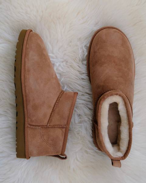  รองเท้าบูตแบรนด์ UGG