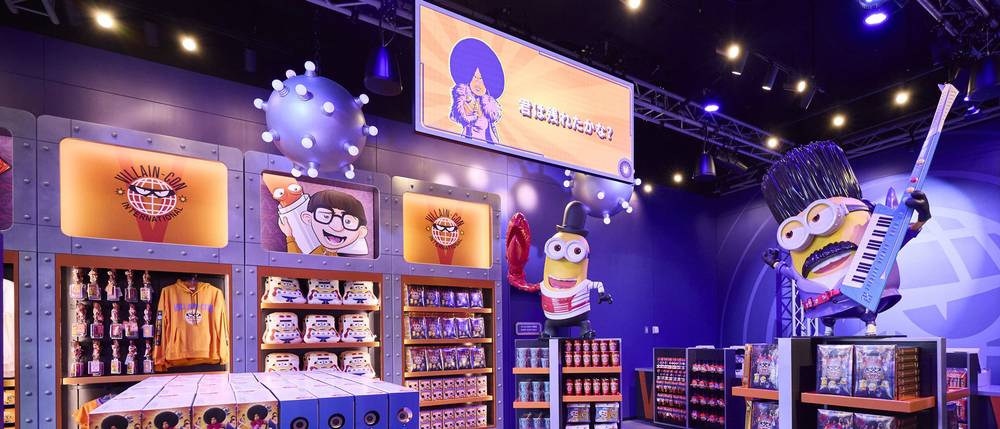 ไอเท็มจาก Minion Park เช่น แก้วน้ำ ตุ๊กตา และของใช้ในบ้าน