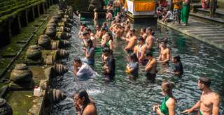 Apa Itu Melukat, Ritual Adat di Bali?, 4 min read