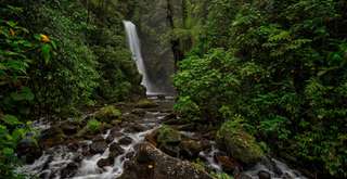 Curug Cibareubeuy, Air Terjun Eksotis di Subang yang Wajib Dikunjungi, Xperience Team
