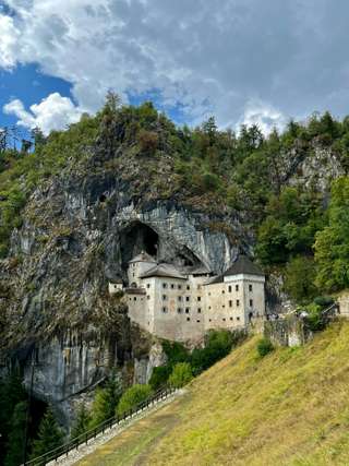 Panduan Utama Etiket & Hal Tabu di Slovenia, Mas Bellboy