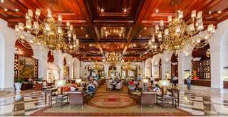 Di Balik Kemewahannya, Ini Syarat Hotel Bintang 5 yang Wajib Kamu Ketahui, Mas Bellboy