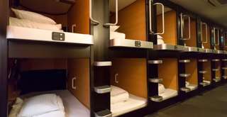 Solusi Liburan Hemat, Yuk Intip Rekomendasi Hotel Kapsul Medan!, Mas Bellboy