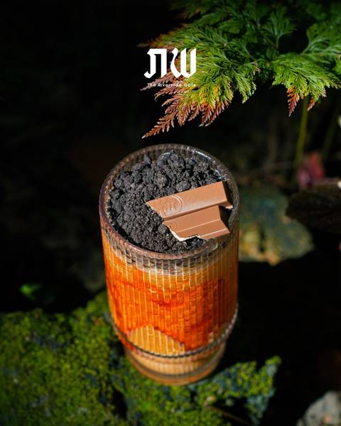 ภพ The Riverside Cafe