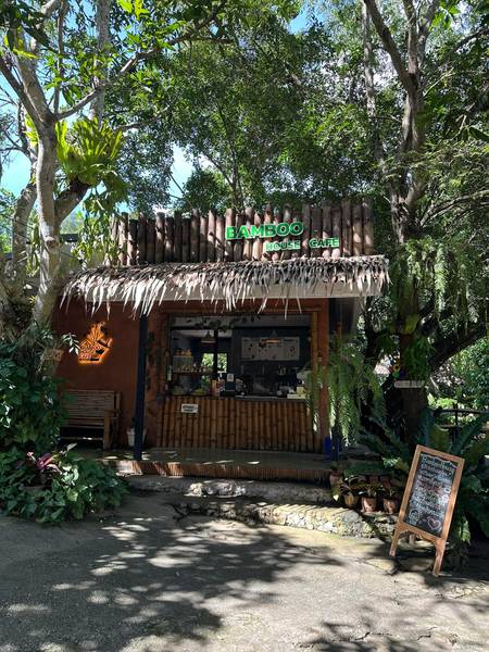Bamboo House Cafe' ห้วยน้ำใส สวนผึ้ง