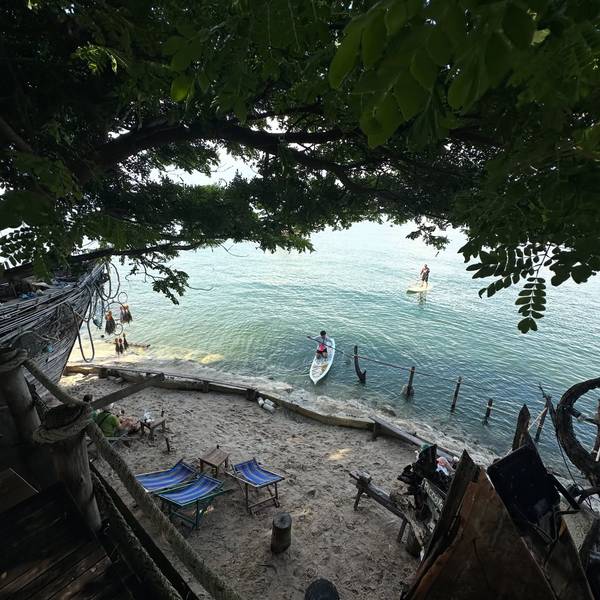 Piccolo Bangsaen X BoraBora (Piccolo Coffee)