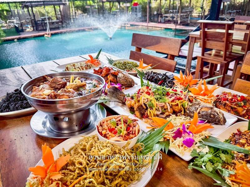 สวนอาหาร ฟาร์มสุขคาเฟ่ มหาสารคาม