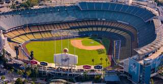 Dodger Stadium: Stadion Legendaris di Los Angeles yang Menjadi Ikon Bisbol Amerika, Xperience Team