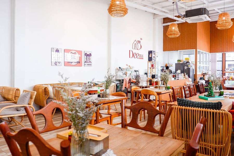 Dee (168) Cafe & Eatery