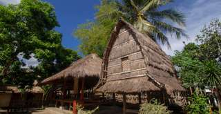 Desa Adat Sade Lombok: Menyusuri Jejak Budaya Sasak yang Tetap Hidup, Mas Bellboy