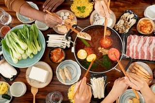 A Guide to Hot Pot Singapore: Best Outlets, Halal Steamboat, Late-Night Spots, SEO Accom (Global)