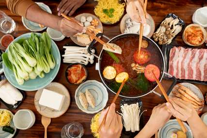A Guide to Hot Pot Singapore: Best Outlets, Halal Steamboat, Late-Night Spots