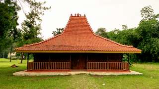 Mengenal 5 Rumah Adat Yogyakarta: Filosofi dan Keunikan Arsitekturnya, Mas Bellboy