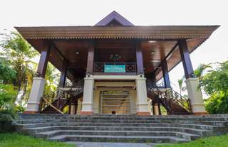 3 Rumah Adat Gorontalo: Filosofi, Keunikan Arsitektur, dan Panduan Wisatanya, Mas Bellboy