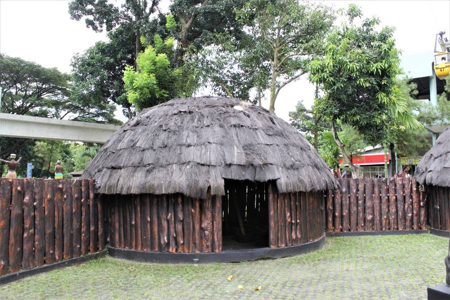 rumah adat papua barat