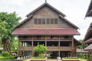 4 Rumah Adat Sulawesi Tenggara: Filosofi, Keunikan Arsitektur, dan Panduan Wisata Lengkap, Mas Bellboy