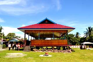 3 Rumah Adat Maluku Utara: Filosofi, Keunikan Arsitektur, dan Panduan Wisata Lengkap, Mas Bellboy