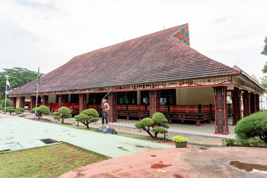 rumah adat maluku utara