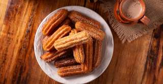 Sejarah Churros: Asal Usul Camilan Manis yang Mendunia, Travel Bestie