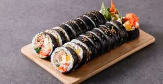 Mengenal Sejarah Kimbab: Perjalanan Makanan Ikonik Korea, Travel Bestie