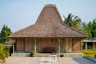 Mengenal 3 Rumah Adat Demak: Filosofi, Keunikan Arsitektur, dan Panduan Wisata Lengkap, Mas Bellboy