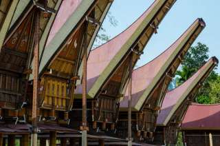 Mengenal 3 Rumah Adat Rantepao: Filosofi, Keunikan Arsitektur, dan Panduan Wisata Lengkap, Mas Bellboy